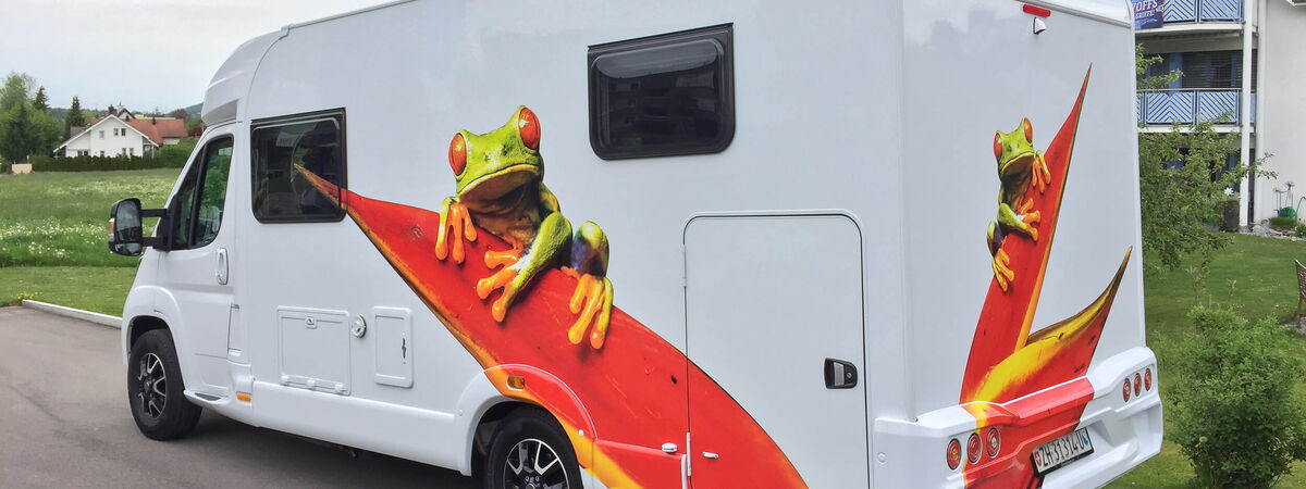 Froschmobil mit 3M Hochleistungsfolie von der Seite