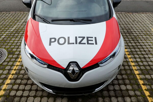 Polizeifahrzeug-Beschriftung von oben