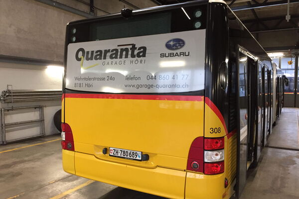 Bus-Heckscheiben-Werbung für Quaranta