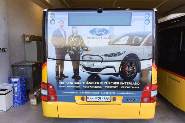 Bus-Heckscheiben-Werbung für Ford Garage