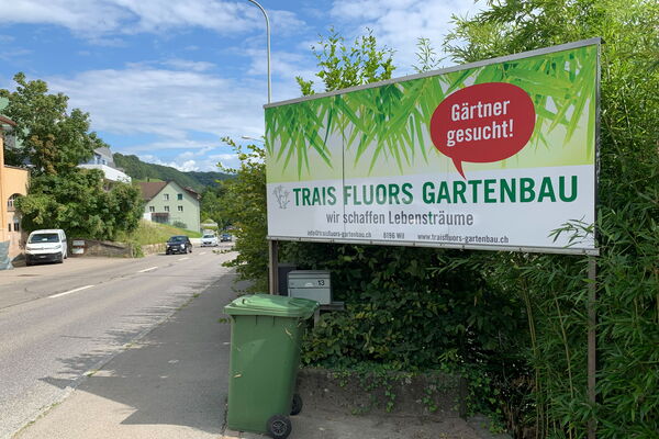 Eine 3-teilige Werbetafel für eine offene Stelle als Gärtner/in bei Trais Fluors Gartenbau