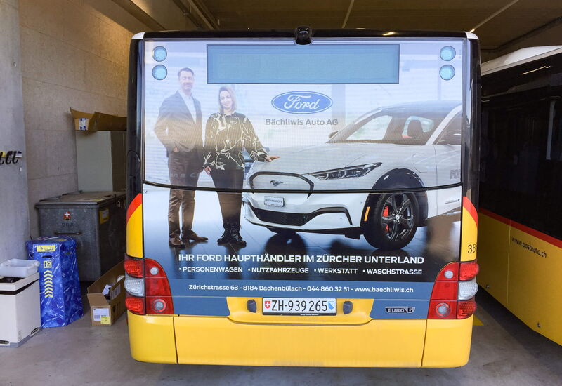 Bus-Heckscheiben-Werbung für Ford Garage