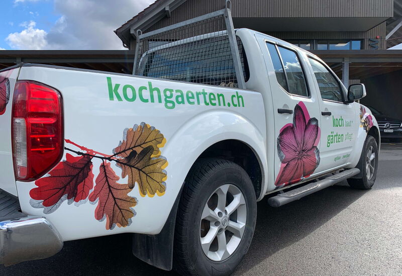 Beschriftung Gartenfahrzeug Nahaufnahme