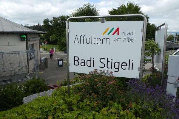 Werbetafel für die Badi Stigeli in Affoltern am Albis