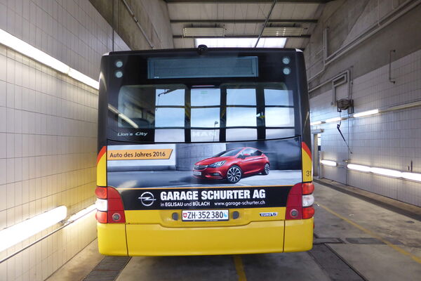 Bus-Heckscheiben-Werbung für Garage Schurter AG